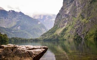 Картинка природа, горы, озеро, пейзаж, камень, отражение, лес, путешествие, спокойствие, вода