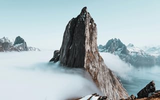 Картинка гора, пейзаж, природа, облака, скала, водоем, зима