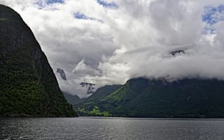 Картинка природа, горы, озеро, облака, пейзаж, зелень, водоем