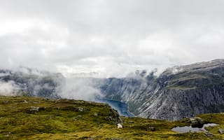 Картинка горы, природа, пейзаж, облака, озеро, скалы, туман