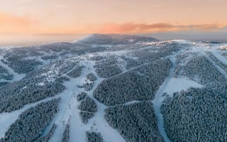 Картинка зима, горный пейзаж, снег, лес, закат, природа, лыжи