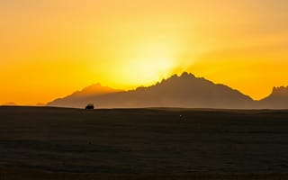 Картинка закат, горы, пейзаж, природа, пустыня, автомобиль, солнце