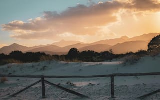 Картинка пейзаж, горы, закат, природа, пляж, деревья, песок