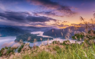Картинка пейзаж, природа, горы, озеро, закат, трава, облака, вода, красота, вид