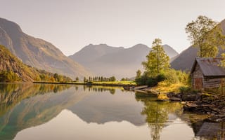 Картинка природа, горы, озеро, пейзаж, осень, деревья, домик