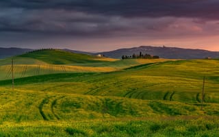 Картинка пейзаж, природа, зеленые поля, горы, закат, небо, итальянский ландшафт