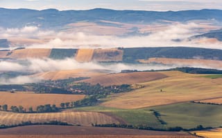 Картинка пейзаж, природа, поля, облака, горы, лето, сельская местность
