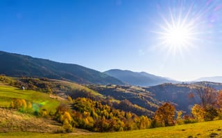 Картинка пейзаж, горы, осень, солнце, природа, зелень, небо