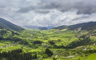Картинка пейзаж, горы, природа, зелень, облака, долина, село