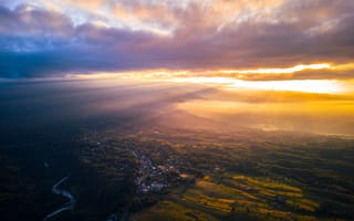 Картинка закат, природа, пейзаж, горы, облака, река, деревня