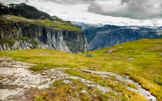 Картинка природа, горы, пейзаж, скалы, зелень, облака, норвегия, отдых, путешествия