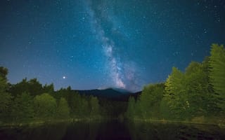 Картинка галактика, ночное небо, звезды, природа, лес, отражение, пейзаж, млечный путь, водоем, горы