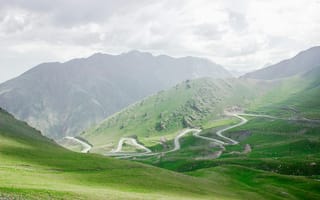 Картинка горы, пейзаж, дорога, природа, зелень, облака, высота