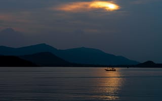 Картинка закат, море, горы, лодка, природа, пейзаж, спокойствие