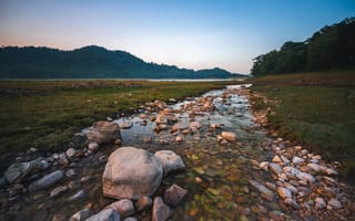 Картинка природа, река, камни, пейзаж, горы, вода, лес, закат