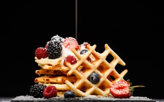 Картинка вафли, ягоды, десерт, сироп, еда, сладости, черника, клубника, малина, фотография