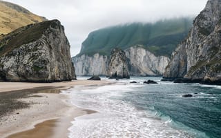 Картинка пейзаж, море, скалы, пляж, природа, горы, облака