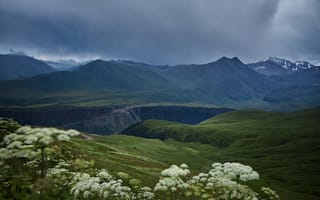 Картинка горы, пейзаж, природа, цветы, облака, зелень, вода