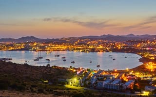 Картинка город, ночь, огни, пейзаж, море, горы, порт