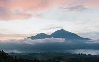 Картинка гора, пейзаж, облака, озеро, закат, природа, вода