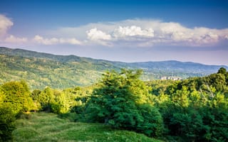 Картинка природа, пейзаж, горы, лес, небо, облака, зелень, отдых, красота, солнце