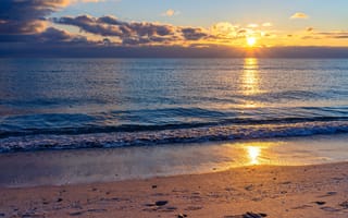 Картинка закат, море, пляж, пейзаж, природа, водная гладь, облака, солнце, песок, спокойствие
