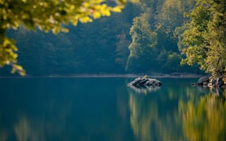 Картинка природа, озеро, лес, отражение, камни, пейзаж, спокойствие