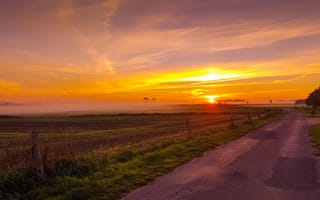 Картинка закат, пейзаж, природа, дорога, туман, небо, цвета