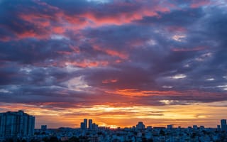 Картинка закат, небо, облака, город, пейзаж, архитектура, красота