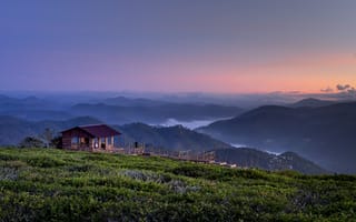 Картинка пейзаж, горы, закат, дом, природа, туман, зелень