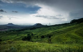 Картинка пейзаж, горы, природа, зелень, небо, облака, долина