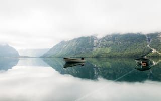 Картинка озеро, лодки, природа, горы, отражение, пейзаж, туман