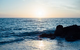 Картинка море, закат, пейзаж, природа, водная гладь, камни, солнце