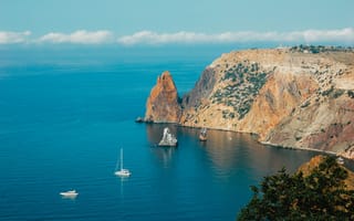 Картинка море, скалы, пейзаж, яхты, отдых, природа, солнце
