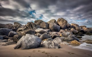 Картинка пляж, камни, море, облака, природа, пейзаж, отдых