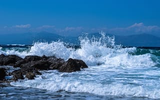 Картинка море, волны, пейзаж, камни, небо, отдых, природа