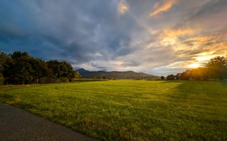 Картинка пейзаж, природа, закат, горы, небо, трава, деревья