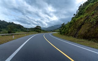 Картинка дорога, пейзаж, горы, облака, природа, зеленый, изгиб