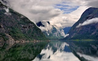 Картинка природа, горы, озеро, отражение, облака, пейзаж, норвегия, зелень