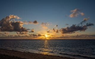 Картинка закат, море, пейзаж, облака, пляж, природа, спокойствие