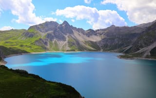 Картинка озеро, горы, природа, пейзаж, небо, зелень, вода