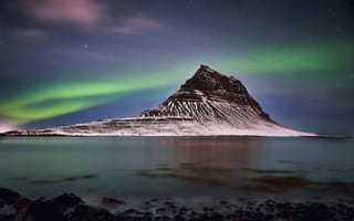 Картинка гора, холм, пейзаж, озеро, северное сияние, полярный, ночь, Исландия, рок, высоко, пик, зима