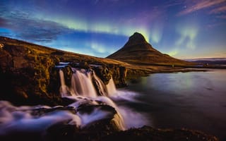 Картинка горы, гора, природа, Киркьюфедль, водопад, Исландия, ночь, северное сияние, полярное сияние, аврора бореалис, небо, яркое
