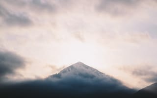 Картинка горы, гора, природа, вершина, туман, дымка, облачно, облачный, облака, тучи, облако, небо, пейзаж