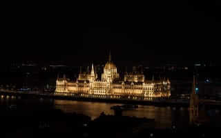 Картинка города, здания, дома, город, Будапешт, Венгрия, здание венгерского парламента, парламент, здание парламента, резиценция, замок, здание, архитектура, достопримечательность, черный, темный, ночной город, ночь, огни, подсветка, вечер, сумерки, современный