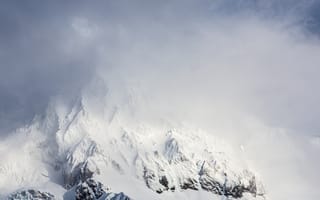 Картинка горы, гора, природа, Исландия, вершина, снег, белый, зима, туман, дымка, облачно, облачный, облака, тучи, облако, небо