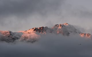 Картинка горы, гора, природа, Квинстаун, Новая Зеландия, скала, туман, дымка, облачно, облачный, облака, тучи, облако, небо