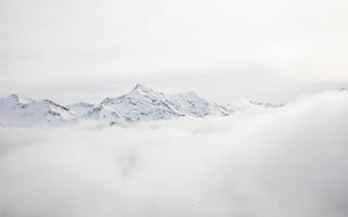 Картинка горы, гора, природа, снег, зима, туман, дымка, облачно, облачный, облака, туча, облако, тучи, небо, белый