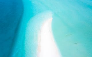 Картинка океан, море, вода, природа, Мальдивы, остров, голубой, бирюзовый, берег, побережье, песок, песчаный, пляж, сверху, c воздуха, аэросъемка, с дрона