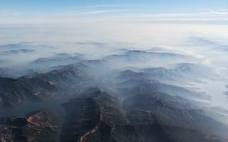 Картинка горы, гора, природа, туман, дымка, сверху, c воздуха, аэросъемка, с дрона